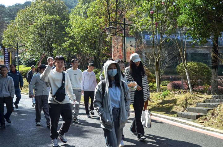 亲热天然，齐“味”无限——hy3380cc海洋之神营销中心2024龙南春游踏青活动圆满实现-03.jpg