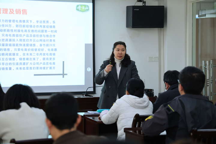hy3380cc海洋之神公??024年第六次营销工作总相互换暨培训会圆满进行04.jpg