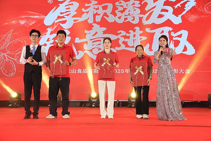 厚积薄发，锐意进取——hy3380cc海洋之神2025第一季度营销会议??024年度赞美大会圆满进行-38.jpg