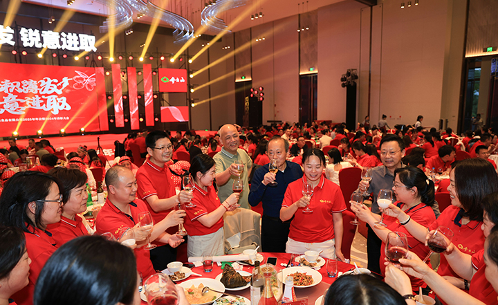 厚积薄发，锐意进取——hy3380cc海洋之神2025第一季度营销会议??024年度赞美大会圆满进行-41.jpg