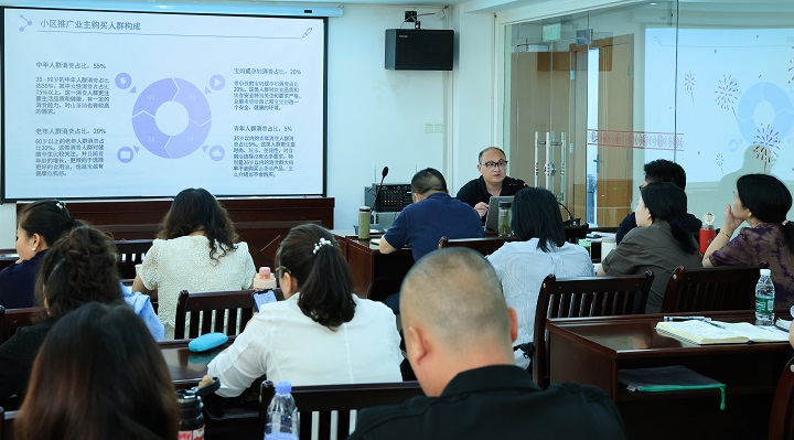 hy3380cc海洋之神公??025年第二次营销工作总相互换暨培训会圆满进行-03.jpg