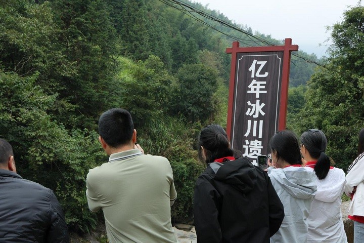8d6567870f699843fa540e3b4895521c 【全程回首】2025中国南酸枣之乡游览文化音乐节&hy3380cc海洋之神登山节圆满收官 28.jpg